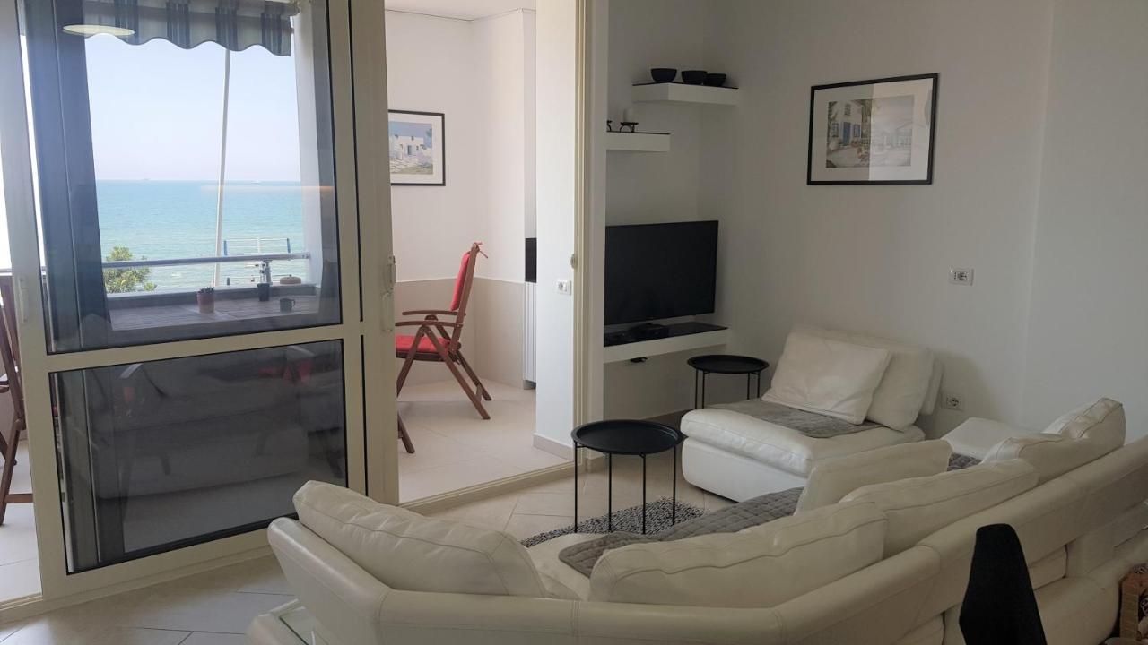 M&I Beach Apartment With Sea View Durrës Exteriör bild