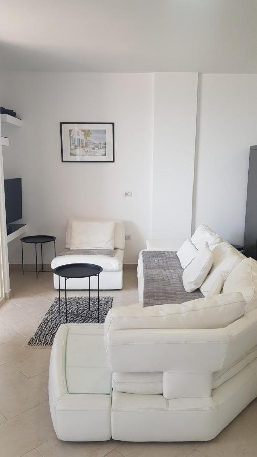 M&I Beach Apartment With Sea View Durrës Exteriör bild