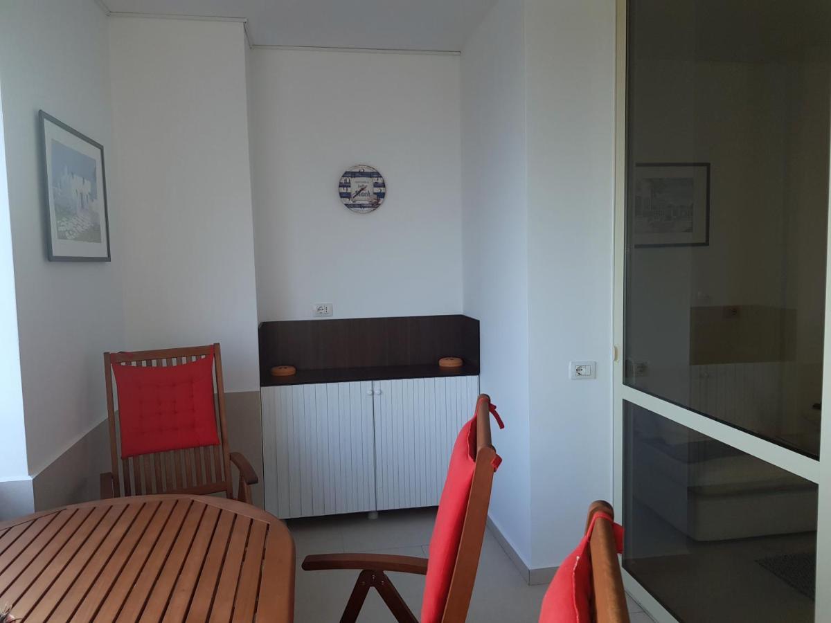M&I Beach Apartment With Sea View Durrës Exteriör bild