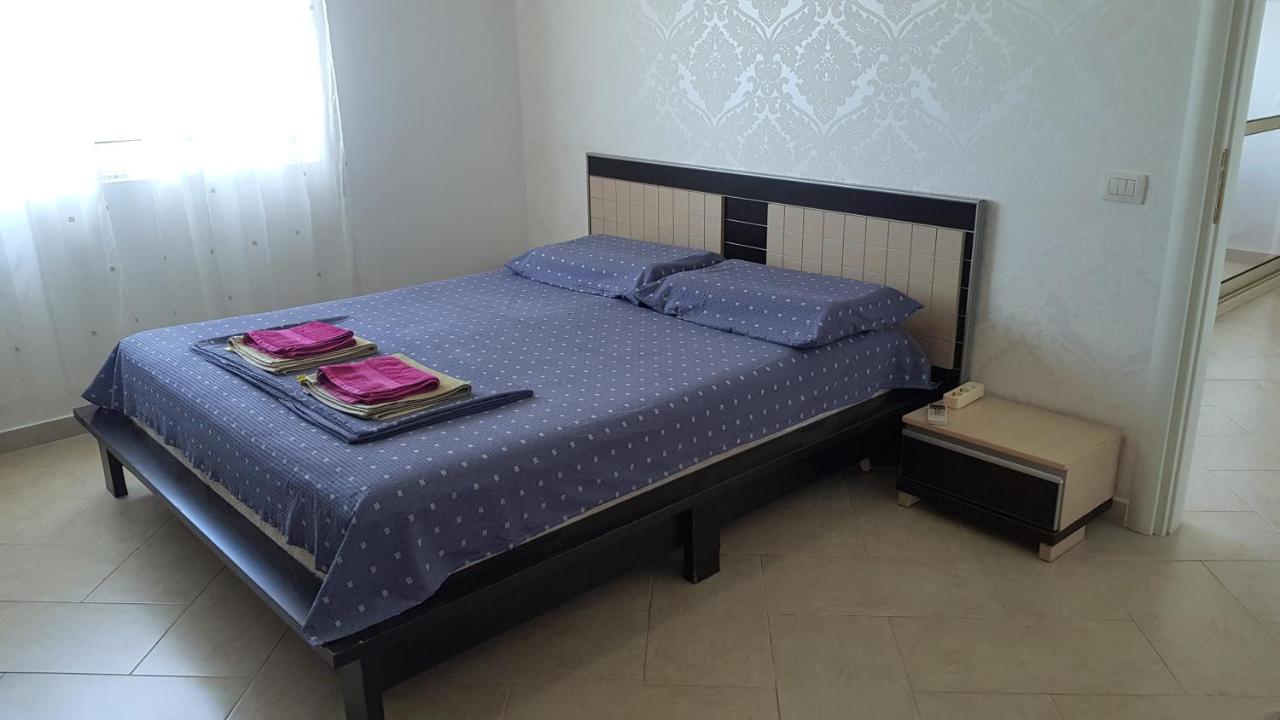 M&I Beach Apartment With Sea View Durrës Exteriör bild