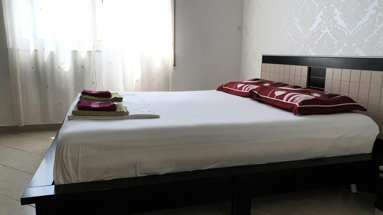 M&I Beach Apartment With Sea View Durrës Exteriör bild