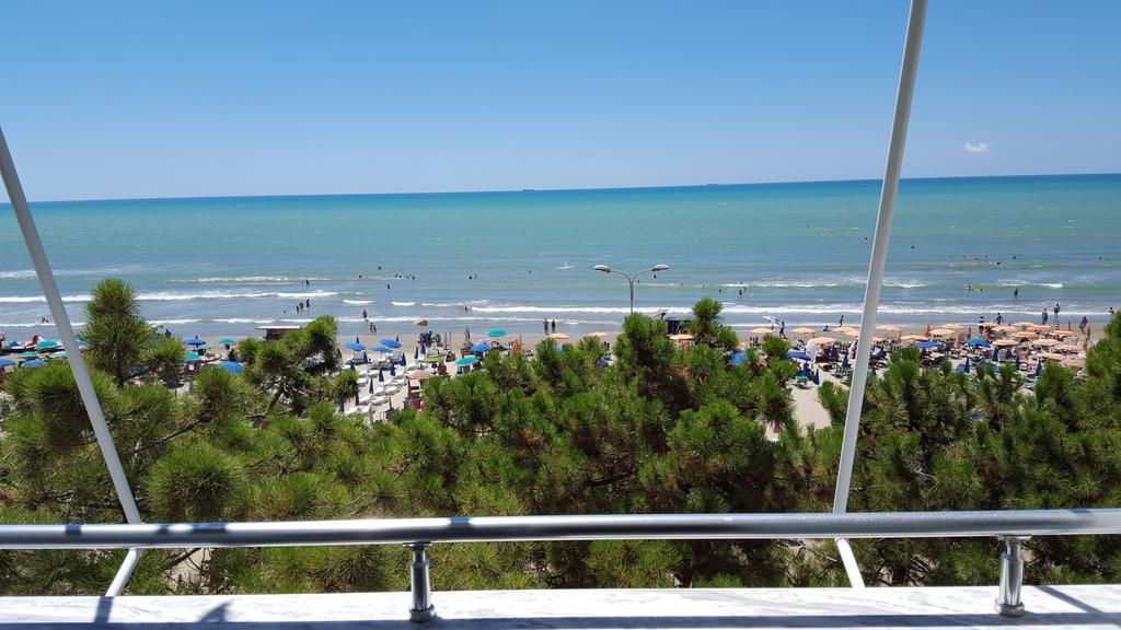 M&I Beach Apartment With Sea View Durrës Exteriör bild