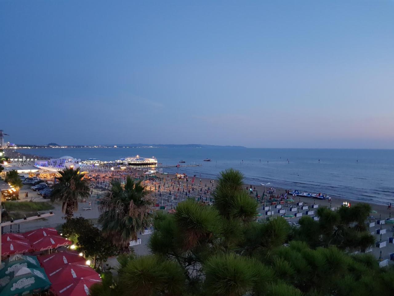 M&I Beach Apartment With Sea View Durrës Exteriör bild